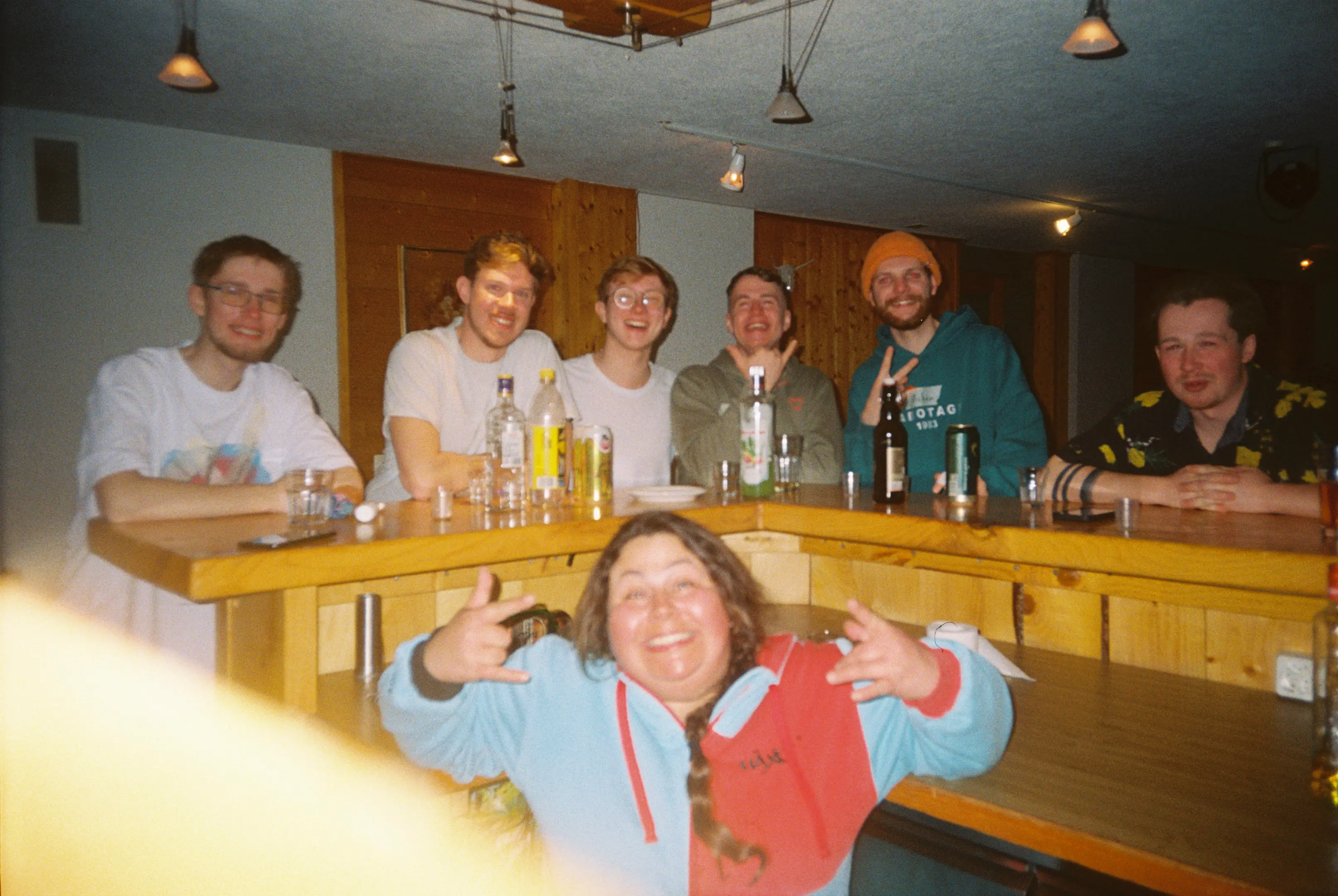 Post-slope drinks & stories at the private chalet bar 🍻