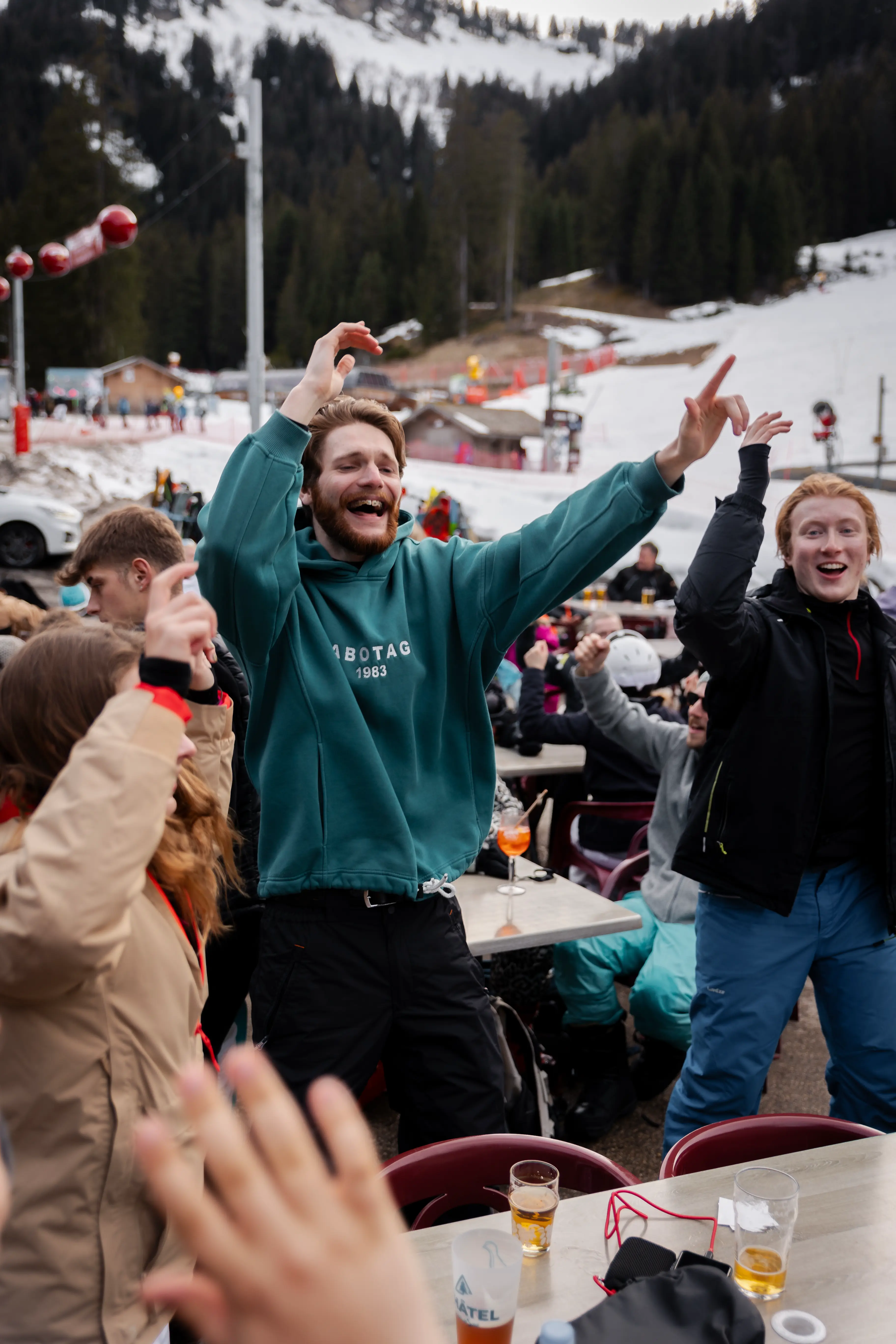 Après-Ski Beats on the Sun Deck Après-Ski Party on the Terrace