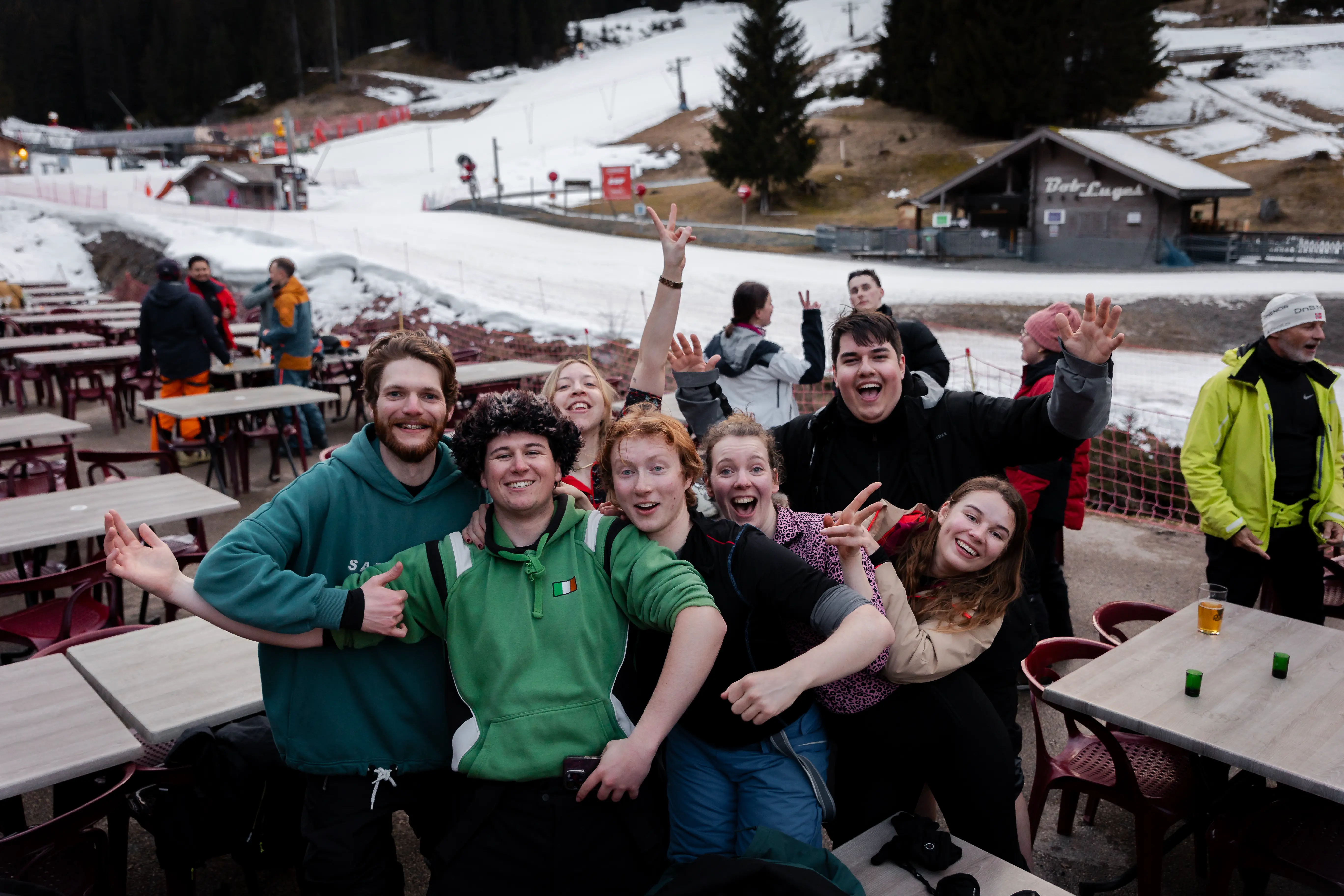 'Just one more song!'—dancing for hours in our ski boots 🕺