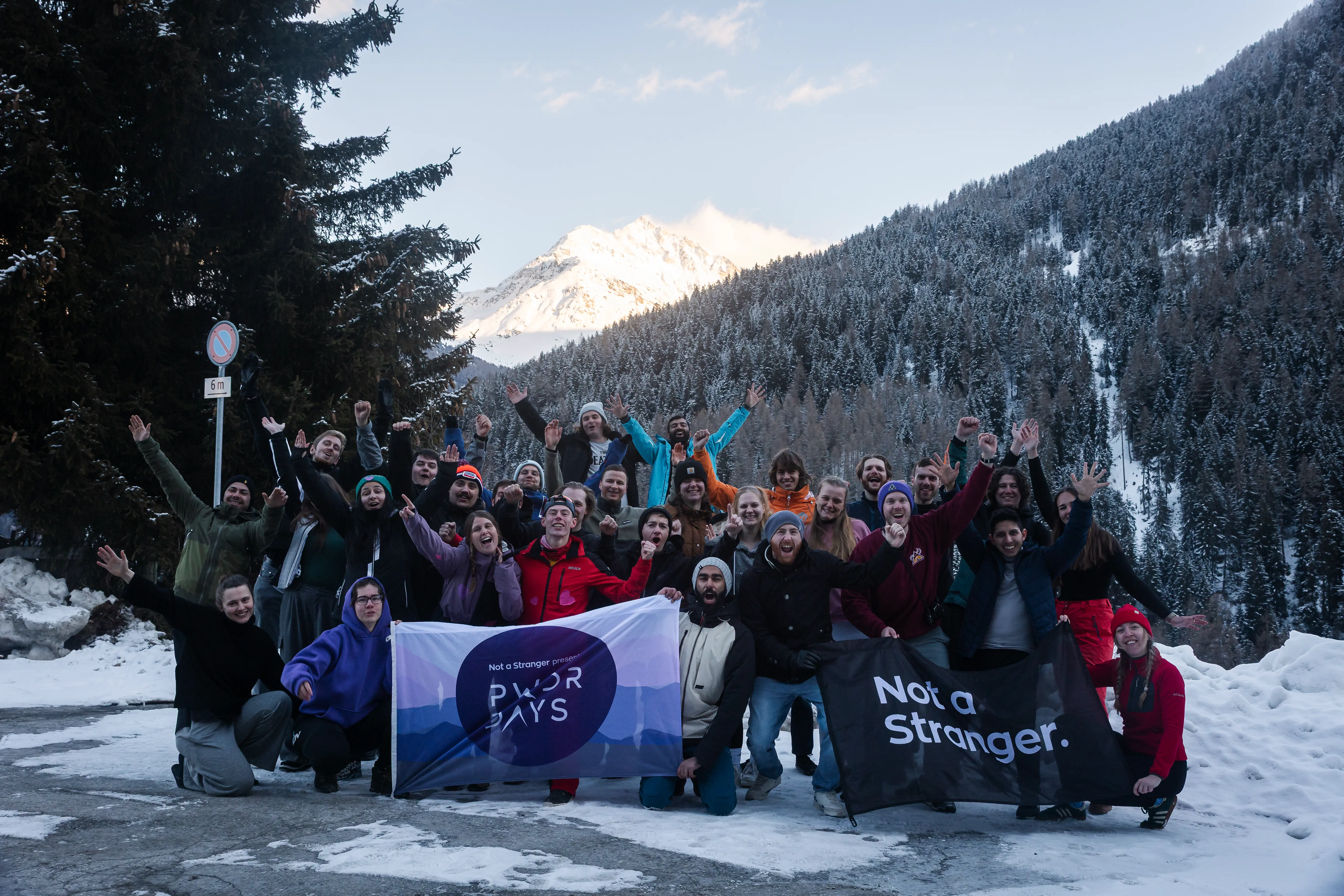32 summit friends united in the historic village of Grimentz 🏔️