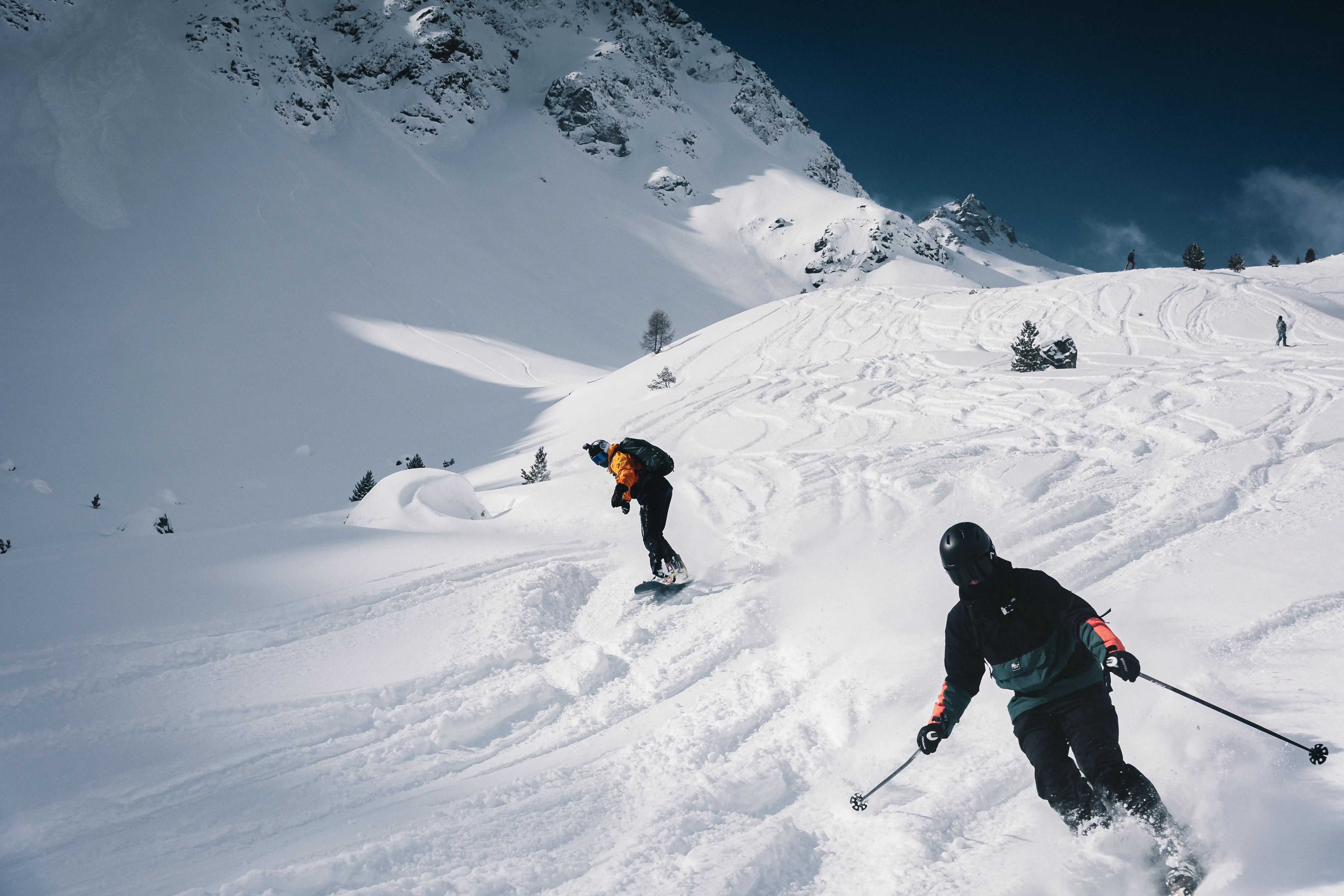Chasing untracked powder in the Grimentz freeride bowls ❄️
